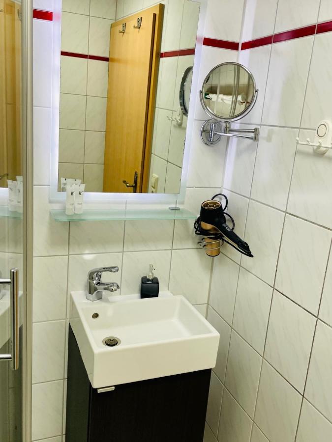 Gastehaus Gluck Wir Haben Immer Eintrittskarten Fur Den Europa-Park Fur Sie! Hotel Rust Luaran gambar